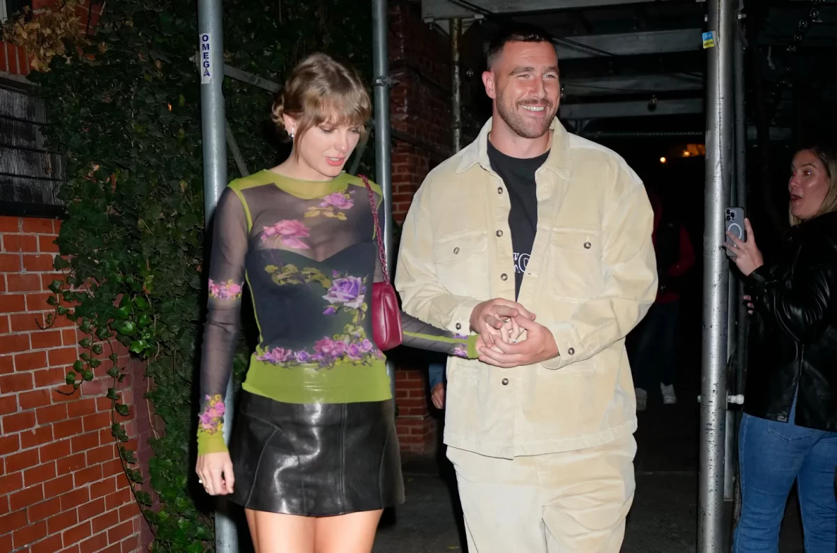 Travis+Kelce+and+Taylor+Swift+surprisingly+start+dating%21